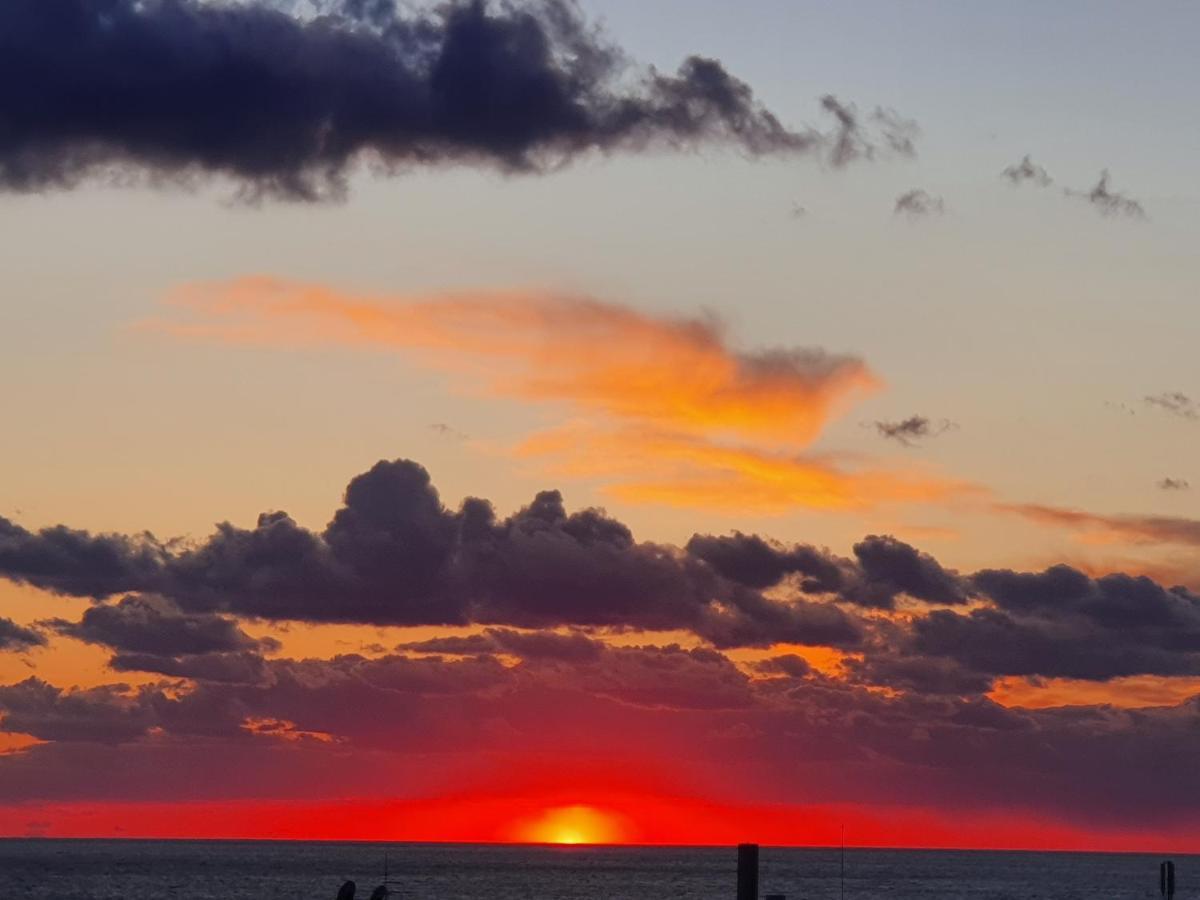 Seaview Sunset Holiday